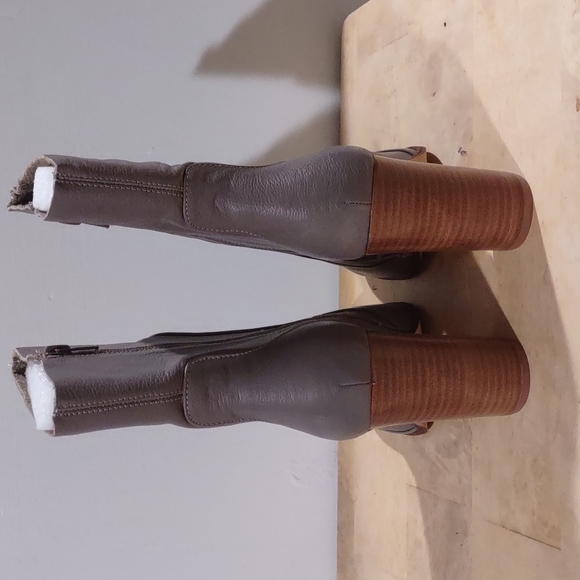 Woman's Heel boots - Picture 3 of 4